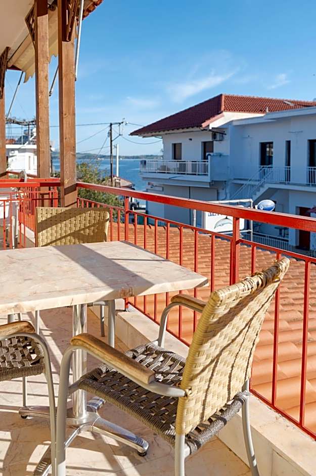 GEORGE AND MARIOS STUDIOS Inn