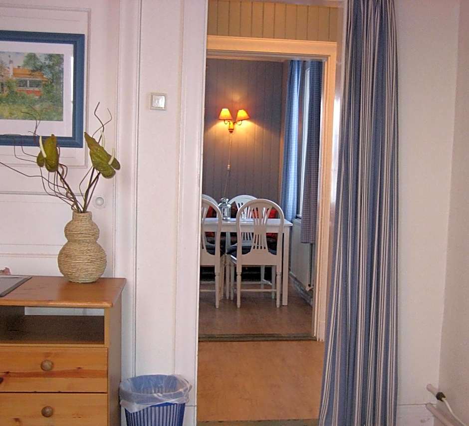 Photo 1 of 3 of 1 Bedroom Apartment