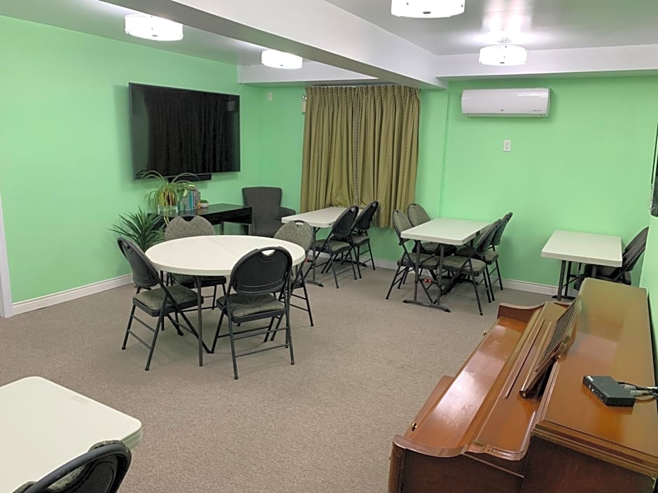 Midtown Motel & Suites