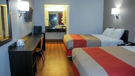 Queen Room with Two Queen Beds - Smoking