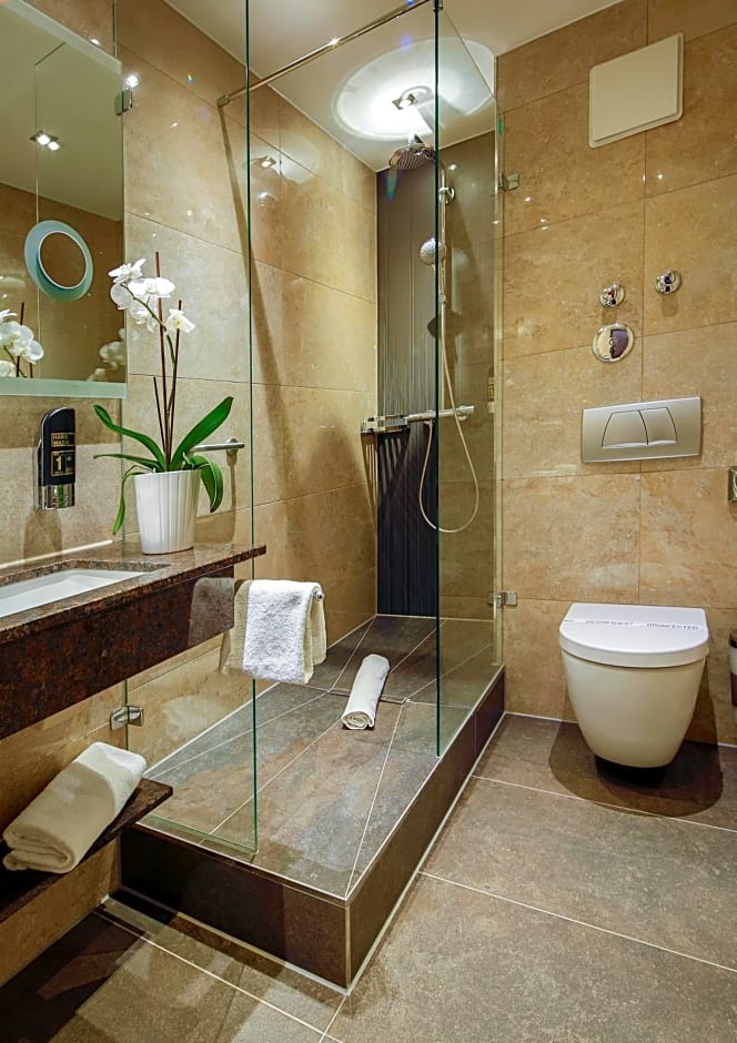 Tiptop Hotel Burgschmiet Garni