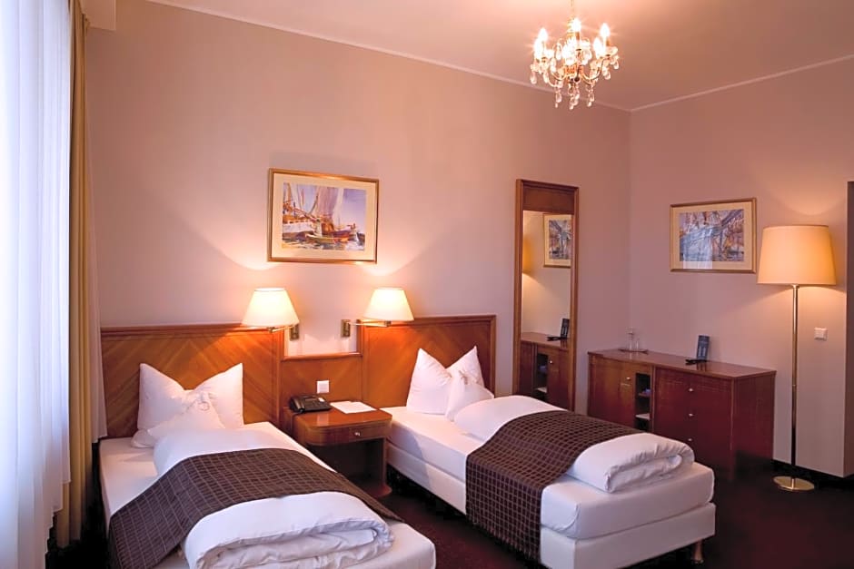 ROSS Hotel