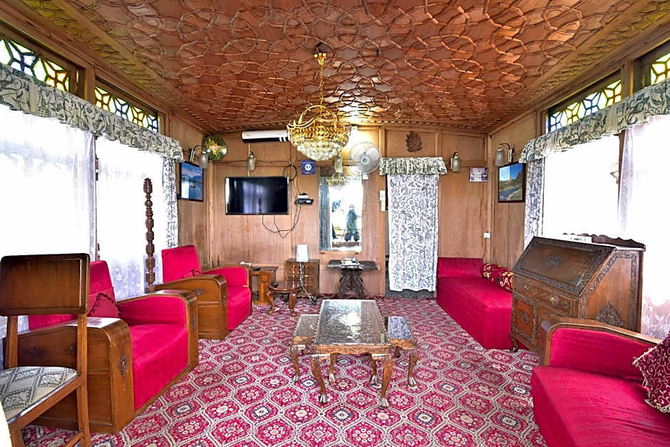 Houseboat Zaindari Palace