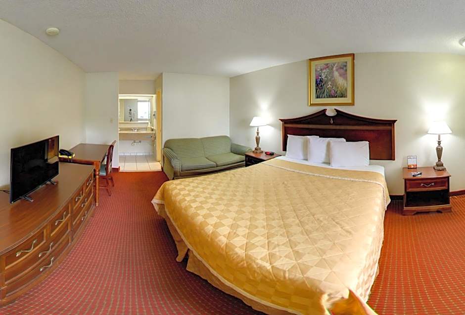 Photo 1 of 6 of 1 King Bed, Smoking