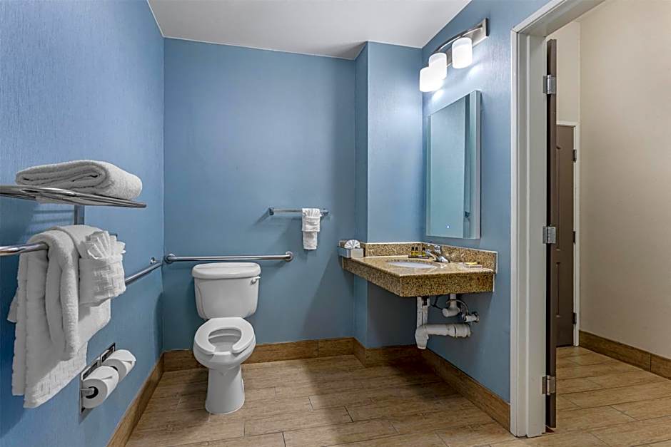 Best Western Plus Wasco Inn & Suites