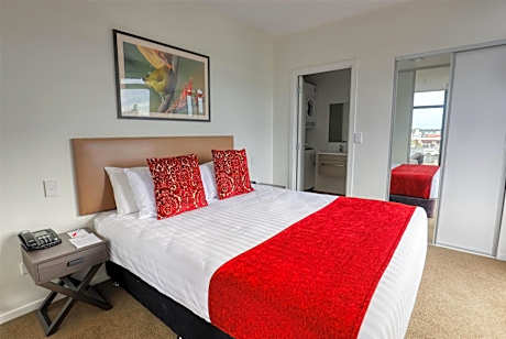 One-Bedroom King Suite - Non-Smoking