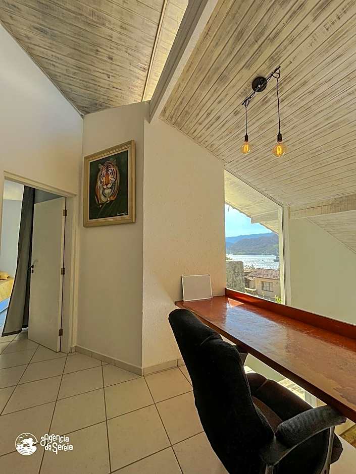 Casa c/piscina e vista p/ Ilha das Cabras em Piúva