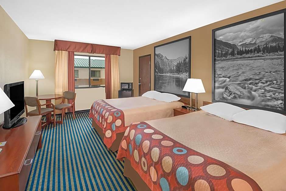 Super 8 by Wyndham Marshalltown