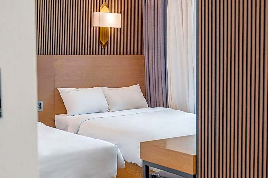 Two Y Hotel