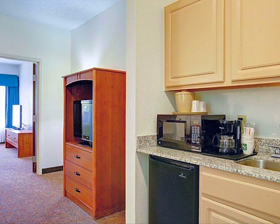 Garner Hotel Del Valle - Austin Southeast by IHG