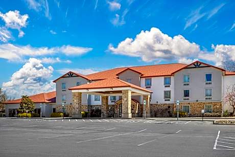 Quality Inn & Suites Monterey I-40