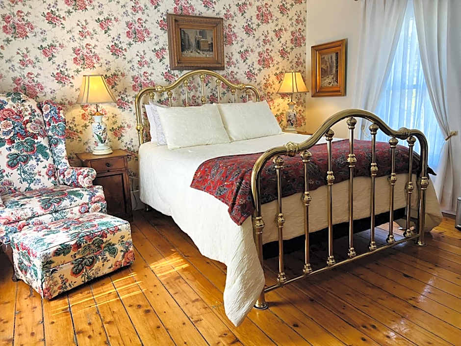 Photo 1 of 9 of Double Room with Shared Bathroom