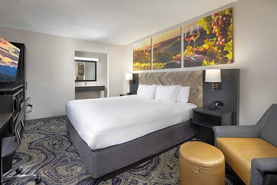 Clarion Pointe Biltmore Village