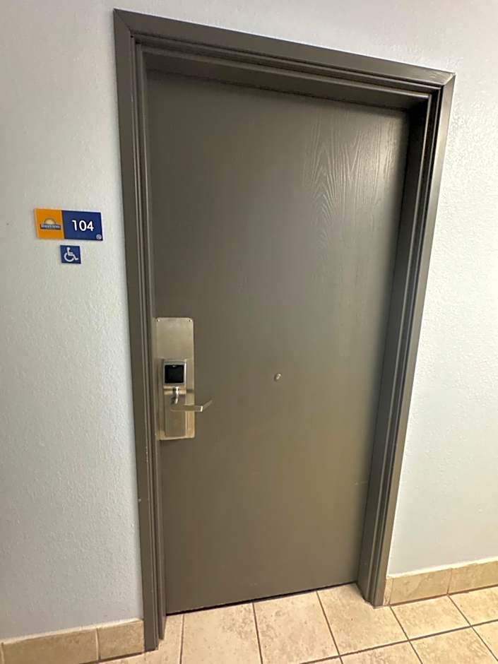 Days Inn by Wyndham Salina I-70