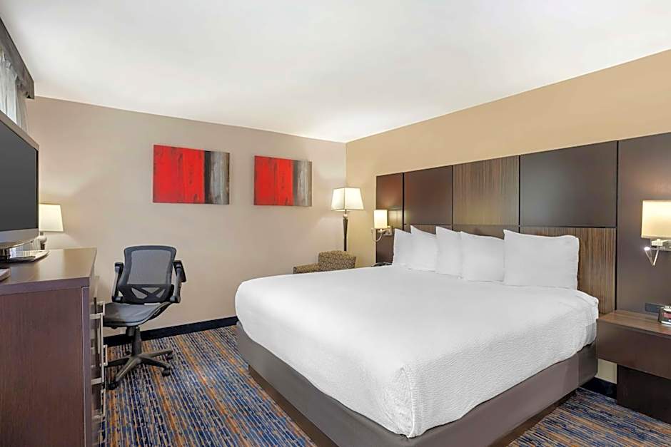 Photo 1 of 6 of 1 King Bed