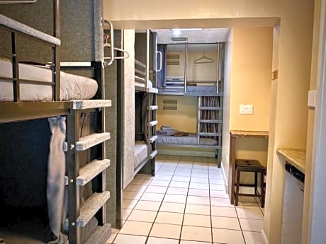 Bed in 6-Bed Mixed Dormitory Room