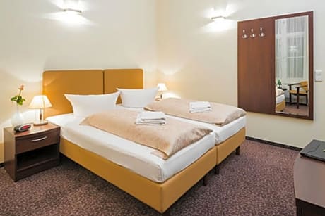 Standard Double Room (2 Twin Beds)