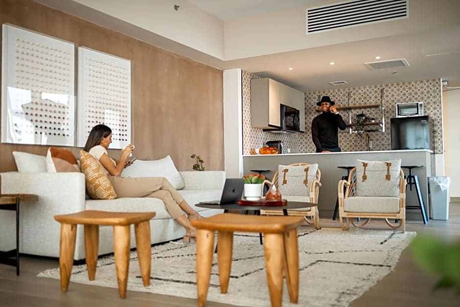 HiBird- Apartment and Suites Hotel