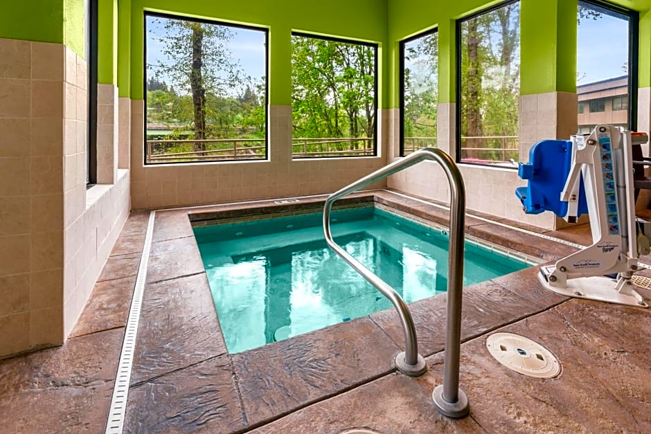 Holiday Inn Express Portland SE - Clackamas Area by IHG