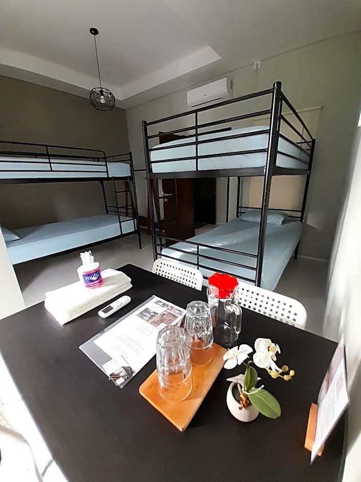 SaBi Guest House - Strategic Family -married couples only- Hostel in Prawirotaman