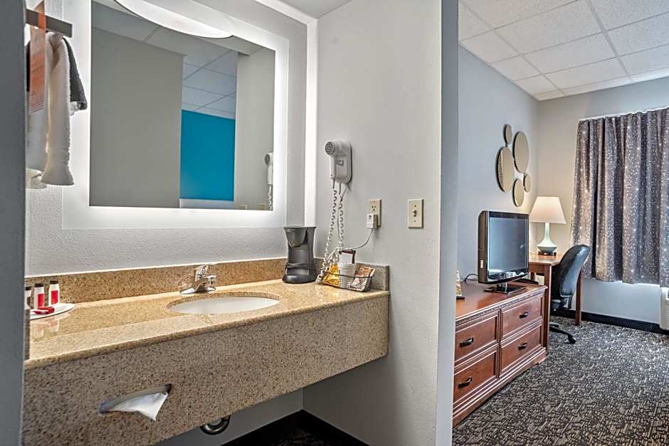 Elevation Inn & Suites, Trademark Collection by Wyndham