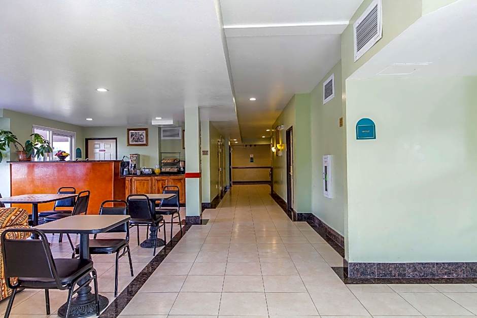 Rodeway Inn & Suites Hayward - Oakland South – Hayward, CA