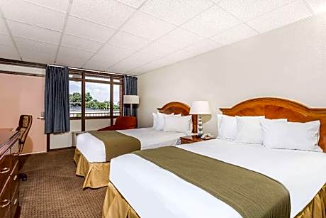 Double Room with Two Double Beds - Pet Friendly/Non-Smoking