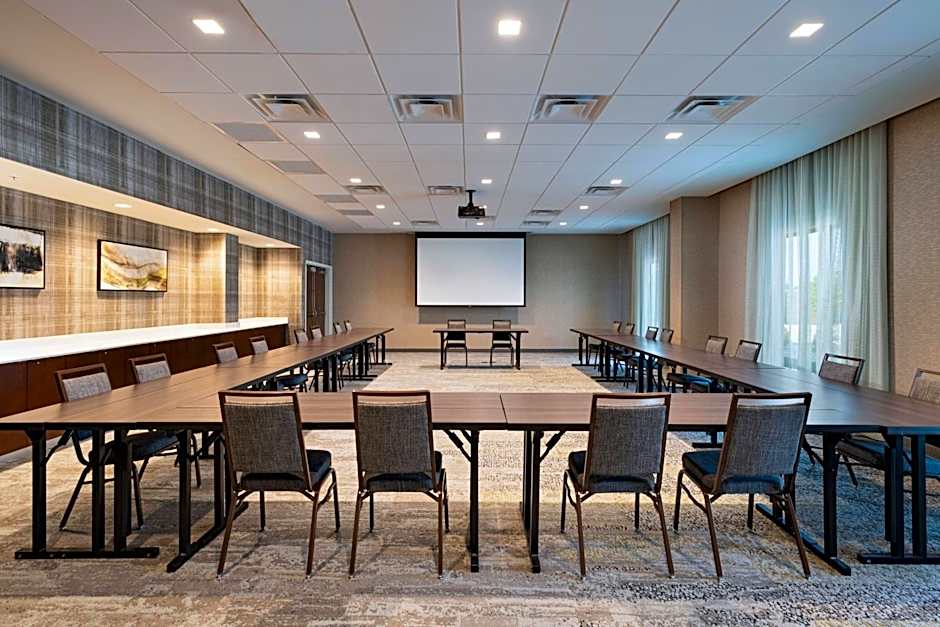 Courtyard by Marriott Dallas Grand Prairie