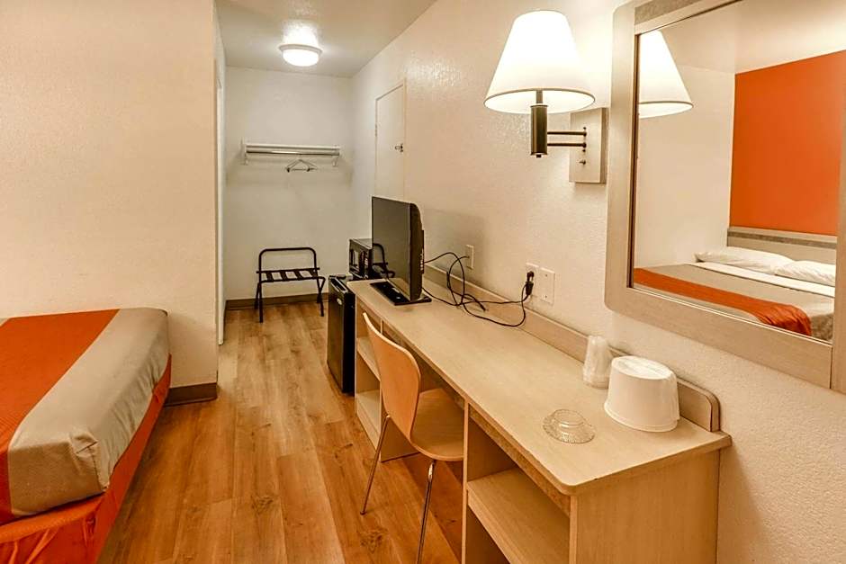 Motel 6-Huntsville, TX