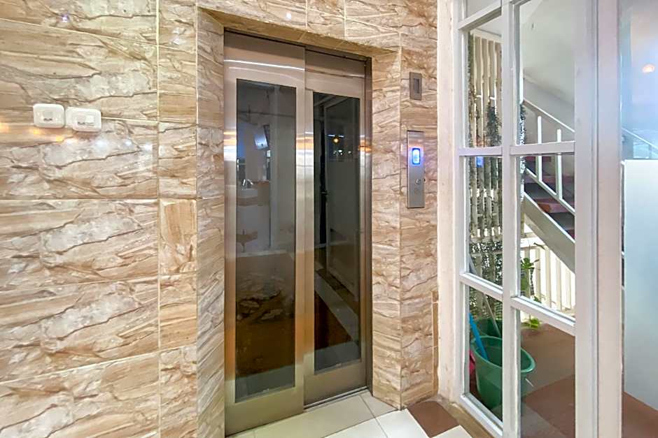 Curves Residence Mitra by RedDoorz – Jakarta, NY