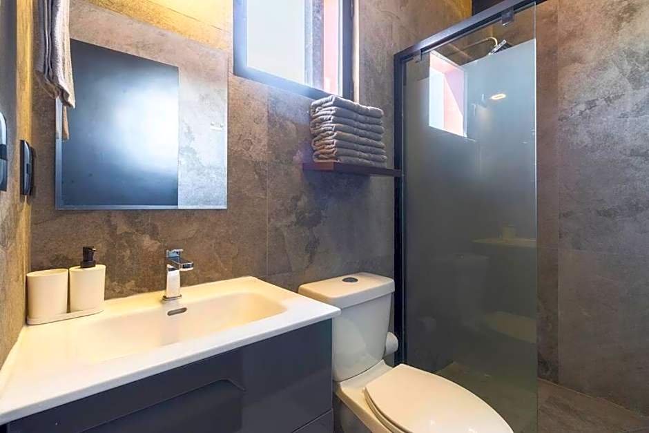2Ph Large 2Brm 3 bath AC private terrace apt