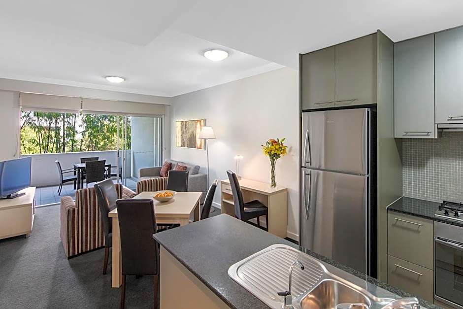 Oaks Brisbane Mews Suites