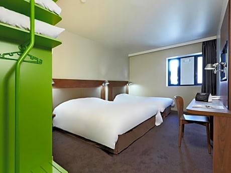 Superior Room - 1 Double Bed 1 Single Bed