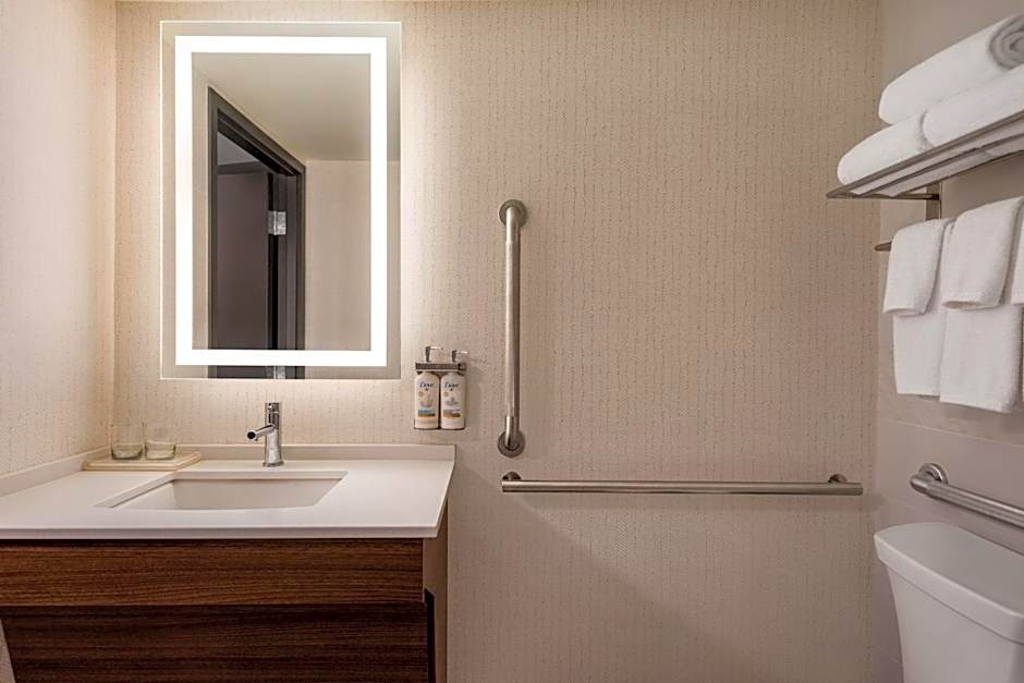 Holiday Inn & Suites Vancouver Downtown By IHG