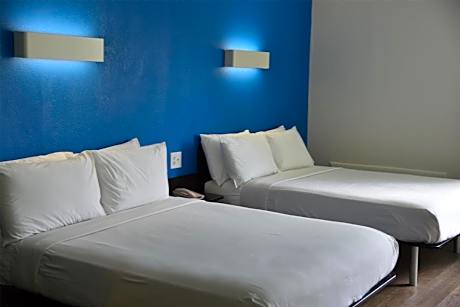 Queen Room with Two Queen Beds - Disability Access - Roll In Shower