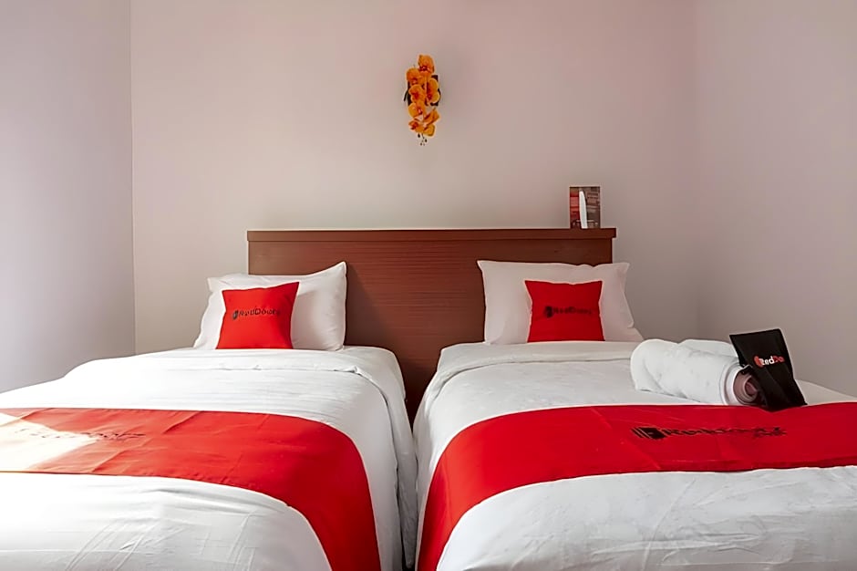 RedDoorz near Jawa Timur Park 3