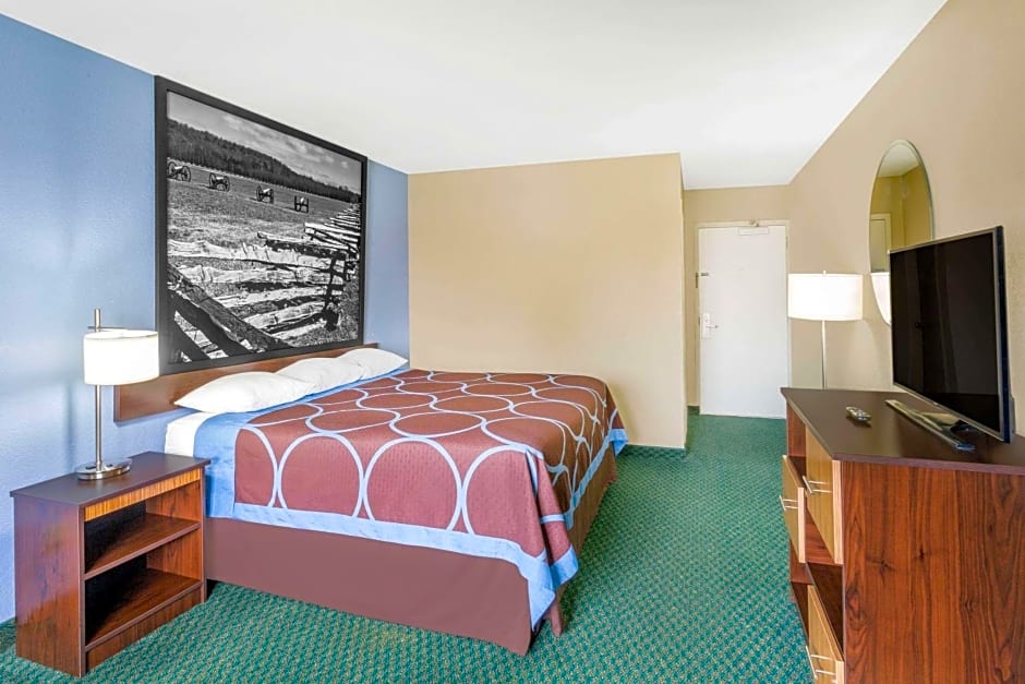Super 8 by Wyndham Bentonville