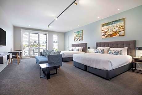 Studio Twin King Suite