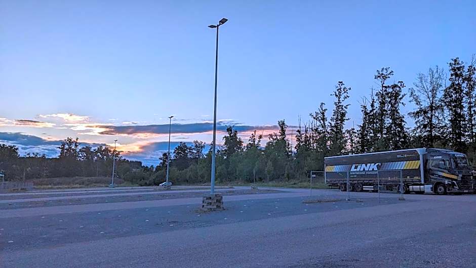 BUSINESS-MOTEL free WiFi & massage, air-con, XXL-Parking, Wallbox, Smart TV, Video-Security