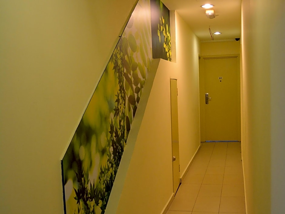 Putra One Avenue Hotel