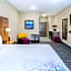 La Quinta Inn & Suites by Wyndham San Antonio Alamo City