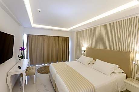 Double or Twin Room with Partial Sea View