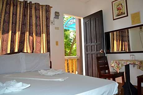 Deluxe Room (2 Adults + 1 Child)