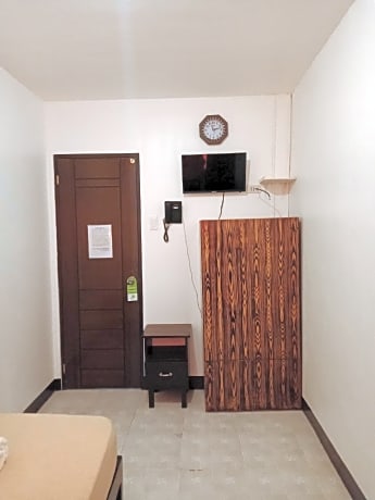 Single Room with Shared Bathroom