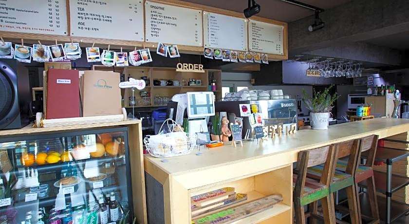 Goodstay White Cabin Pension (Korea Quality)