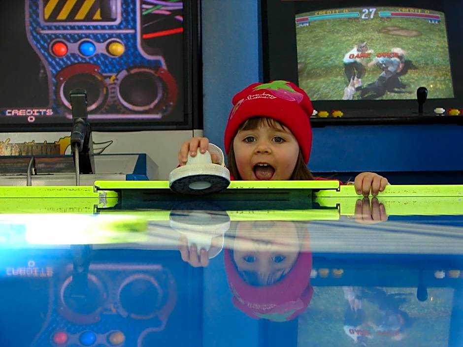 Emerald Dolphin Inn & Mini Golf