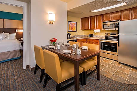 Suite, 1 Bedroom (1 Queen Bed and 1 Double Sofa Bed)