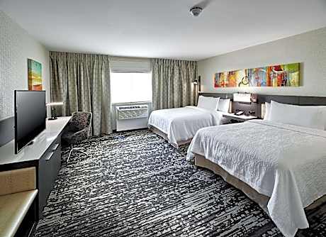 2 Queen Mobility/Hearing Accessible Ri Shwr