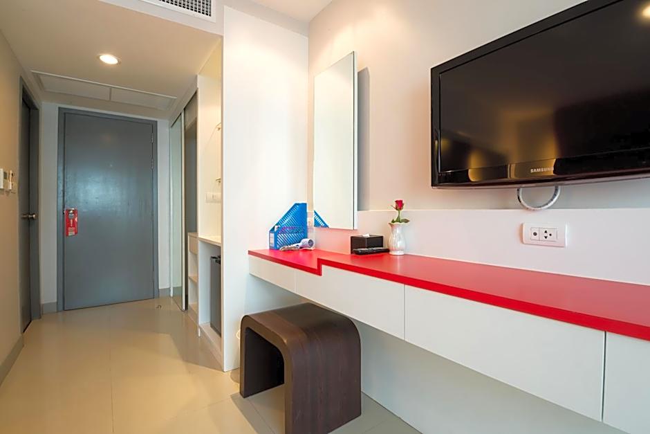 Alfresco Phuket Hotel