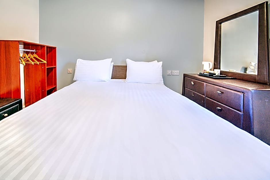 GO2 Gloucester Hotel by OYO